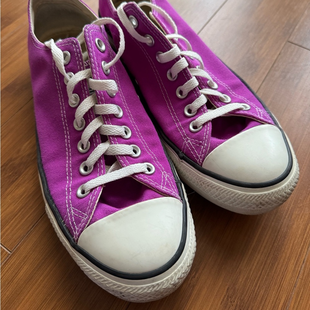 Converse All Stars fuchsia low top sneakers